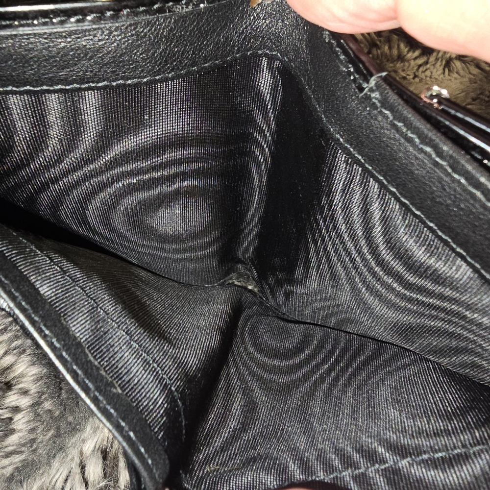 Salvatore Ferragamo patent leather wallet with a Gancini clasp and a chain strap - Picture 7 of 7